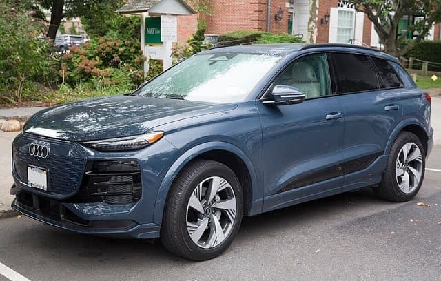 2025 Audi Q6 e-tron quattro Premium Plus in Plasma Blue