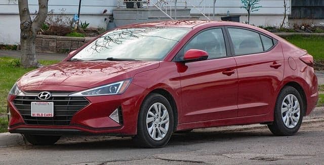 2020 Hyundai Elantra Essential in Fiery Red
