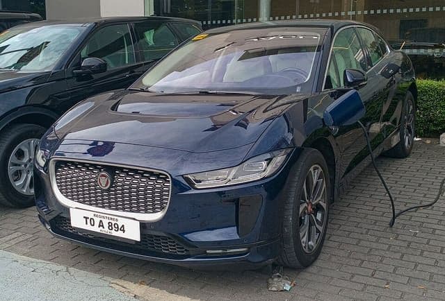 2023 Jaguar I-Pace R-Dynamic HSE in Portofino Blue Metallic