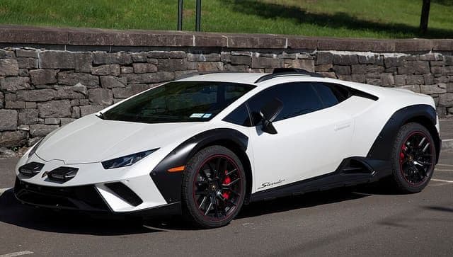 2024 Lamborghini Huracán Sterrato in Balloon White