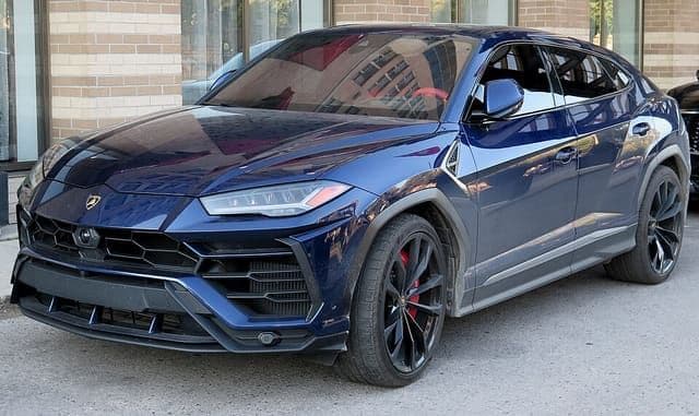 2022 Lamborghini Urus in Blu Astraeus