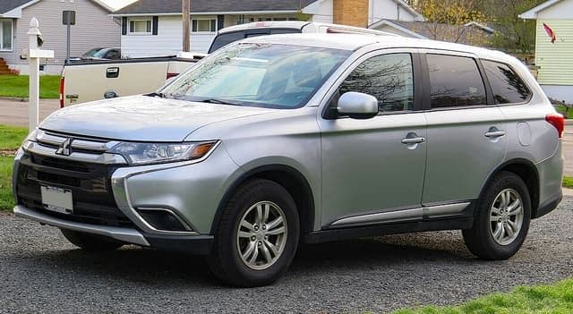 2016 Mitsubishi Outlander ES AWC in Cool Silver Metallic