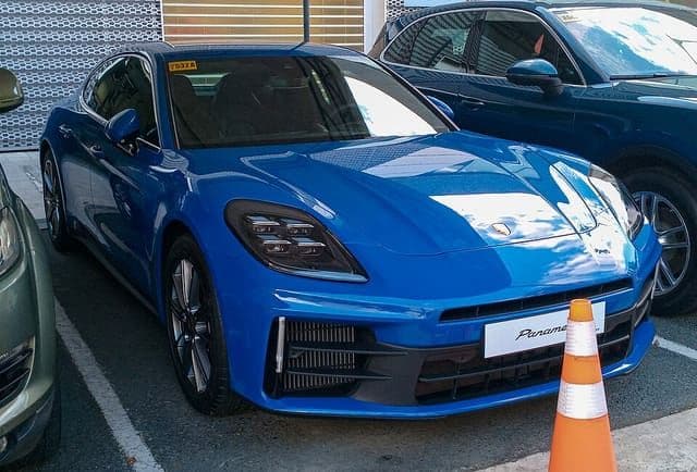 2025 Porsche Panamera in Lugano Blue