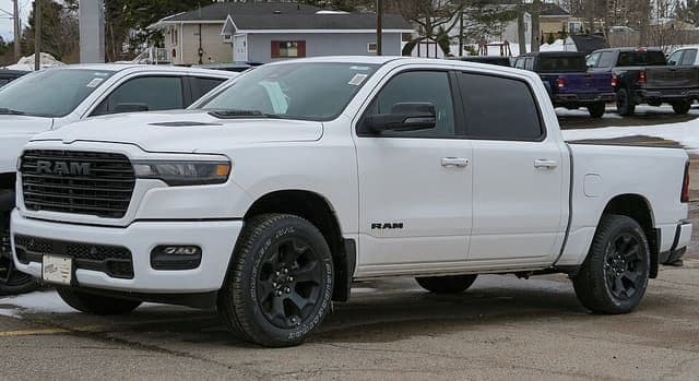 2026 Ram 1500 Crew Cab Short Box Sport 4x4 in Bright White