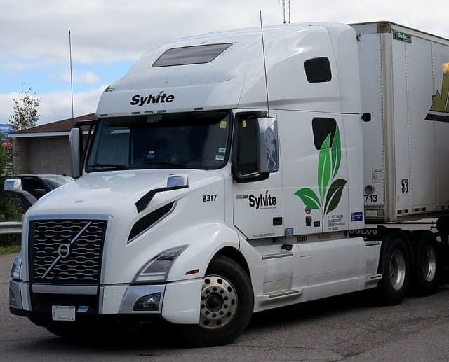 2023 Volvo VNL760 in Glacier White