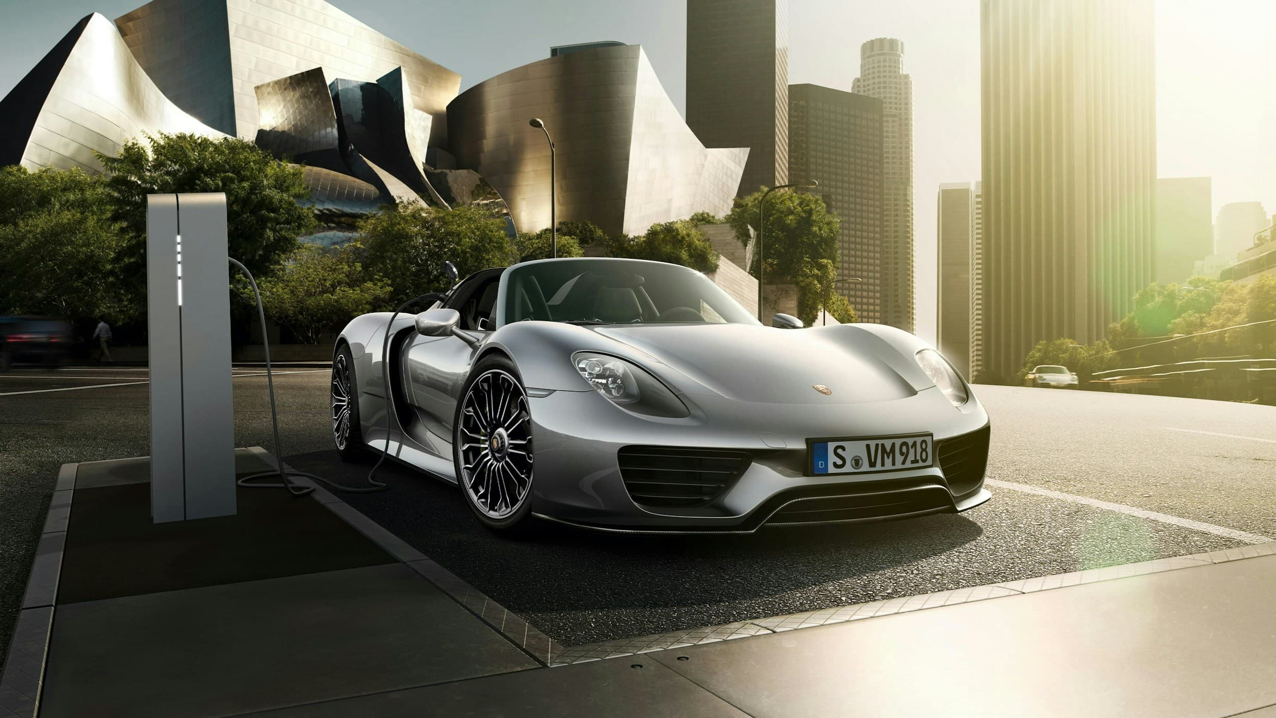 Porsche 918 Spyder in silver � official Porsche photograph